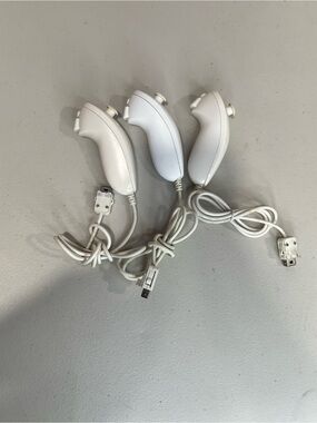 Nintendo Wii White Wired Motion Controllers for Gaming Consoles - Set of 3
